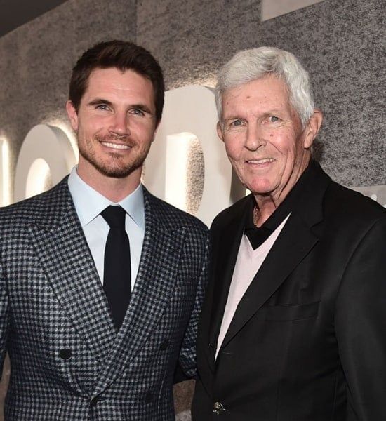 Robbie Amell Vater